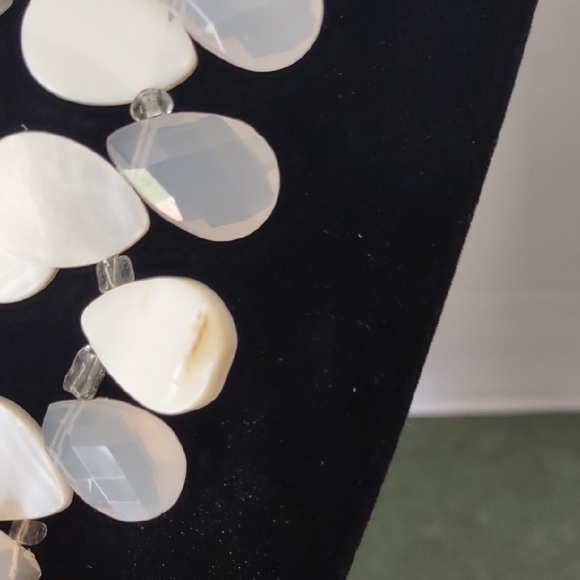 Coldwater Creek White and Amber/Orange Stone/Shell/Acrylic Necklace - Picture 6 of 8